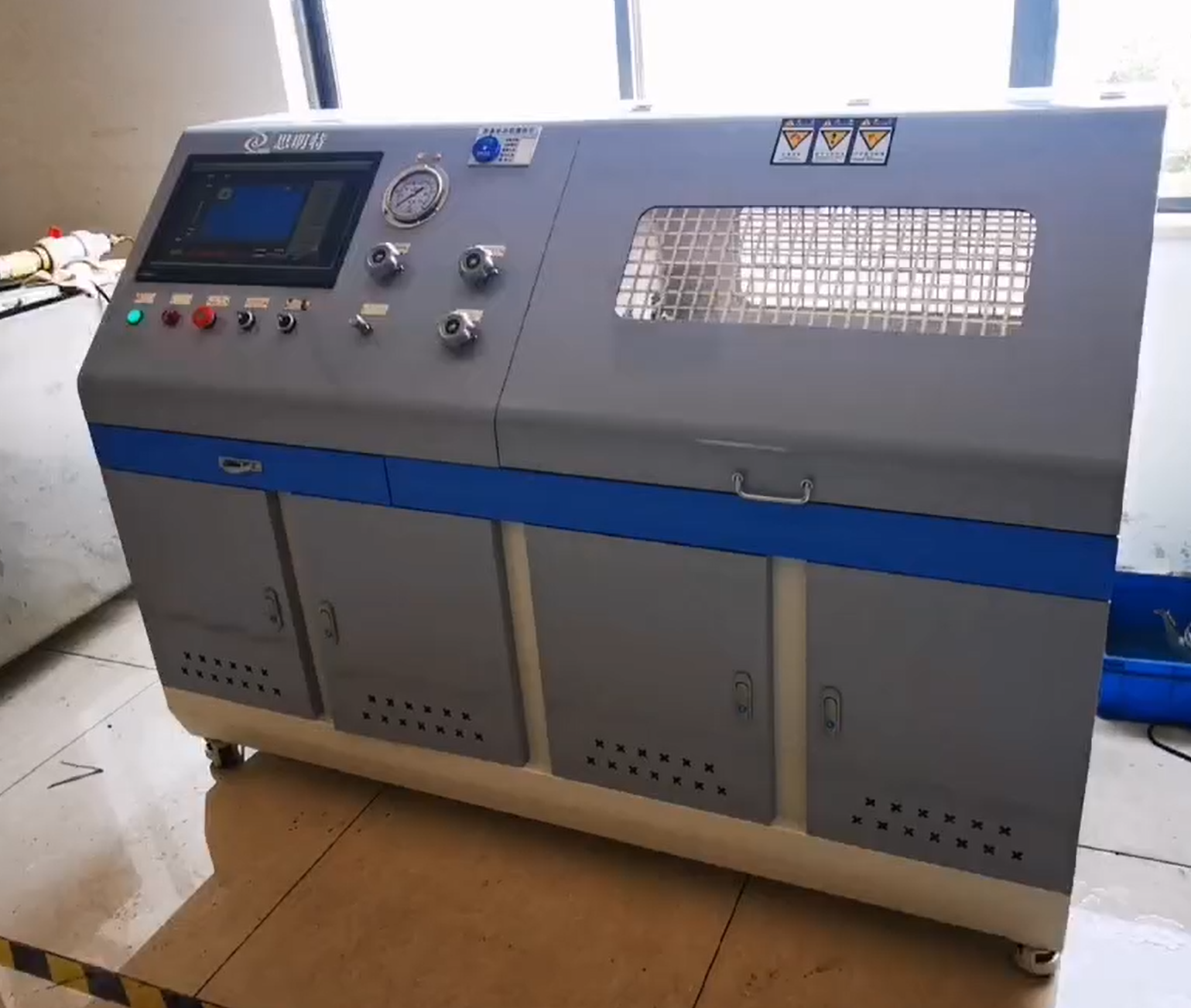 標(biāo)題：閥門的開關(guān)壽命水壓測試系統(tǒng)-多組閥動(dòng)壓靜壓壽命測試臺(tái)